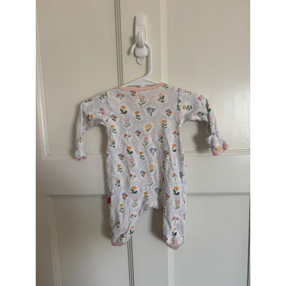 Magnetic Me white floral footie size newborn (5-8 lbs) - Picture 7 of 8